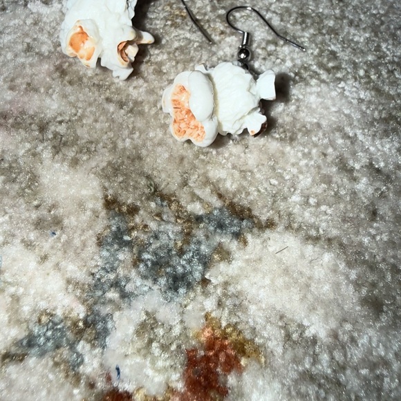 Popcorn 🍿 Cinema Inspired Earrings - Picture 4 of 7